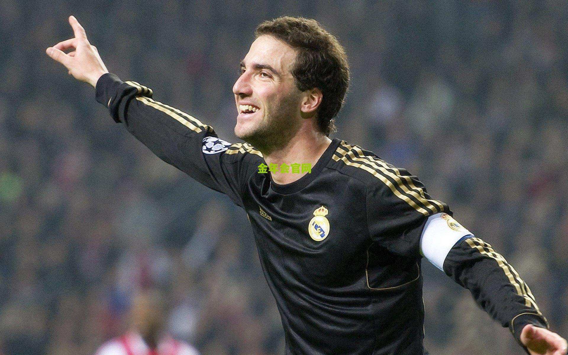 意甲风云再起,老贝携蒙扎回归,谱写绿茵新篇章