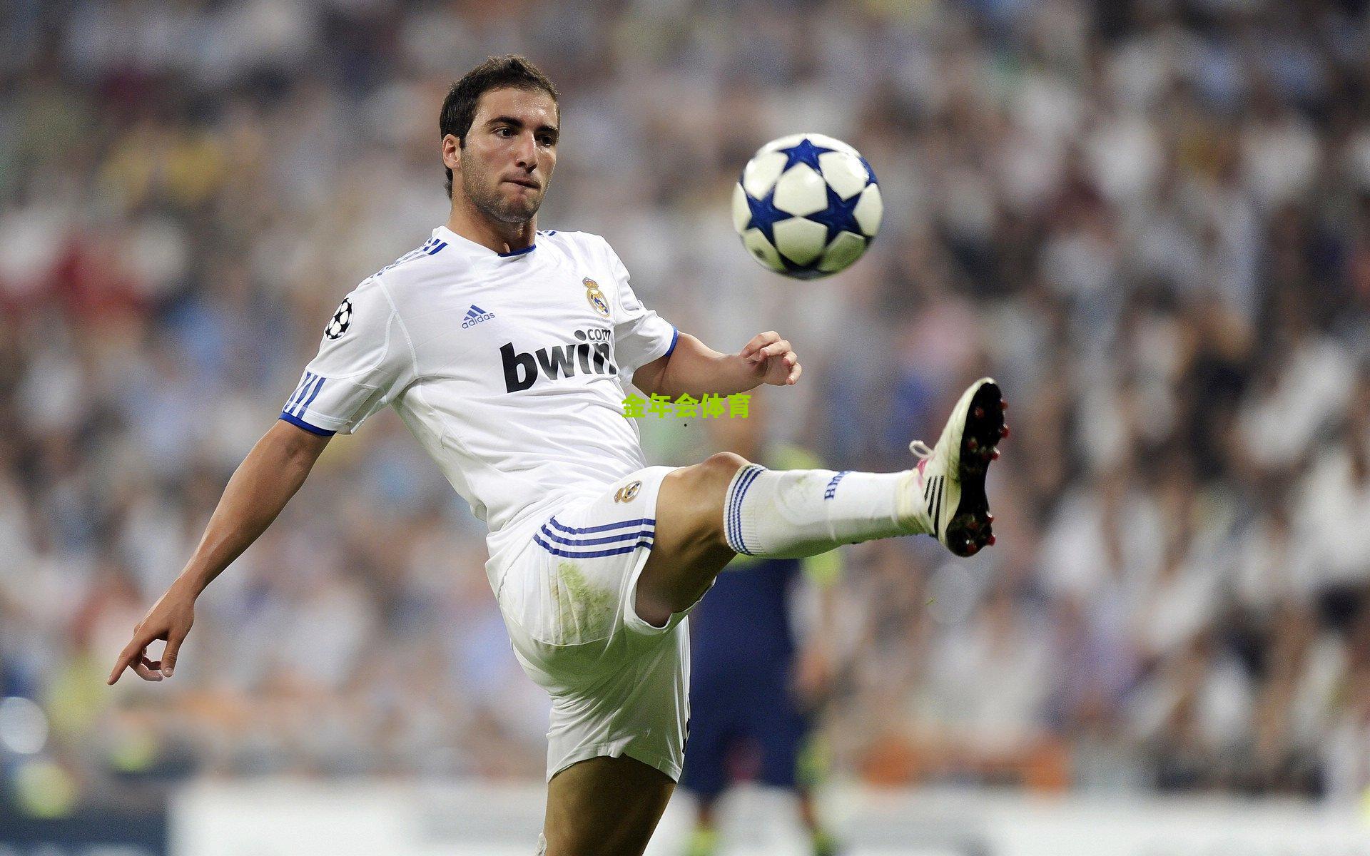 录像定格胜负，CBA赛场二十分钟判罚拉锯战，深圳饮恨技术台回放